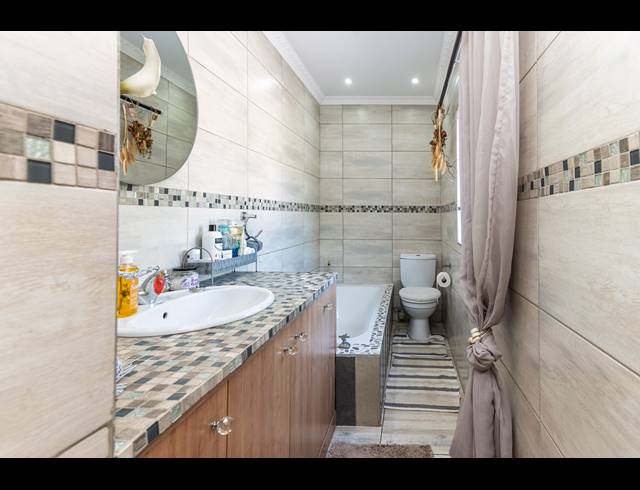 4 BEDROOM FREEHOLD FOR SALE IN BLUEWATER ESTATE